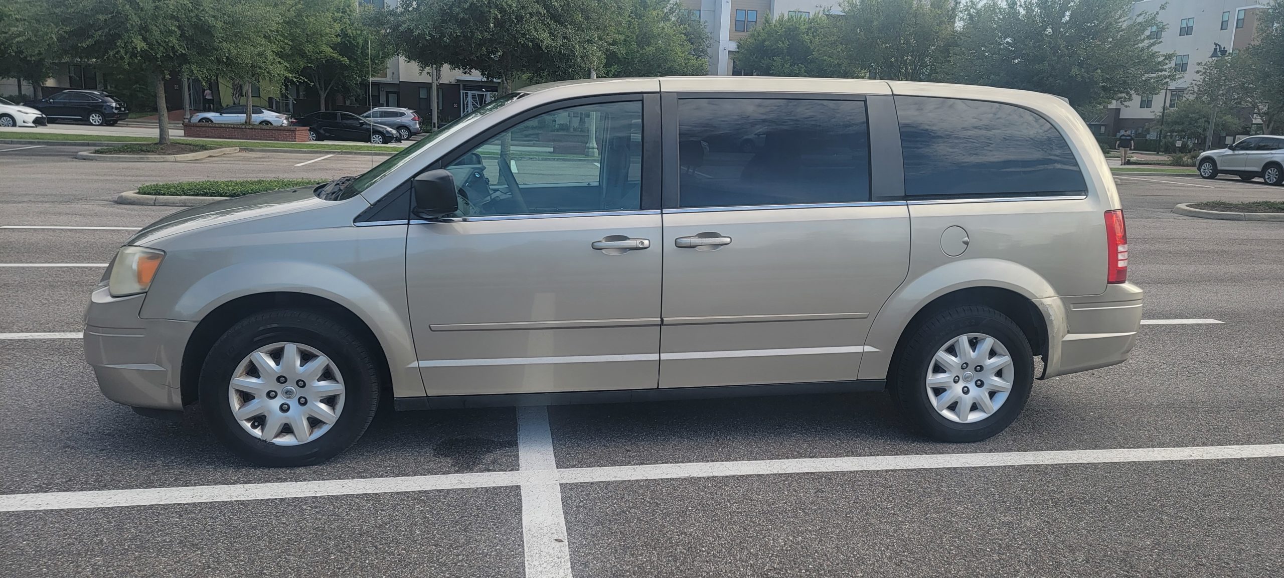 2009 Chrysler Town & Country LX 4-Speed Automatic | House of Motors LLC